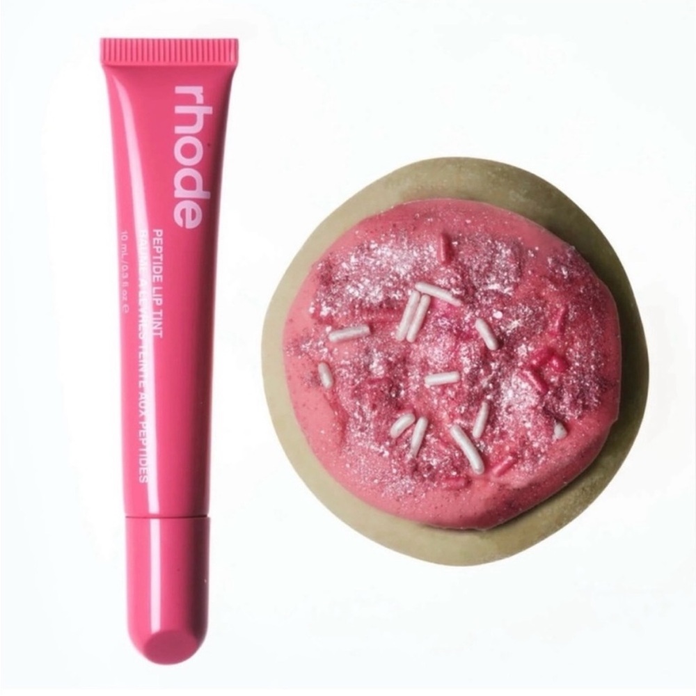 Rhode Sugar Cookie Peptide Lip
Tint. ⚡️